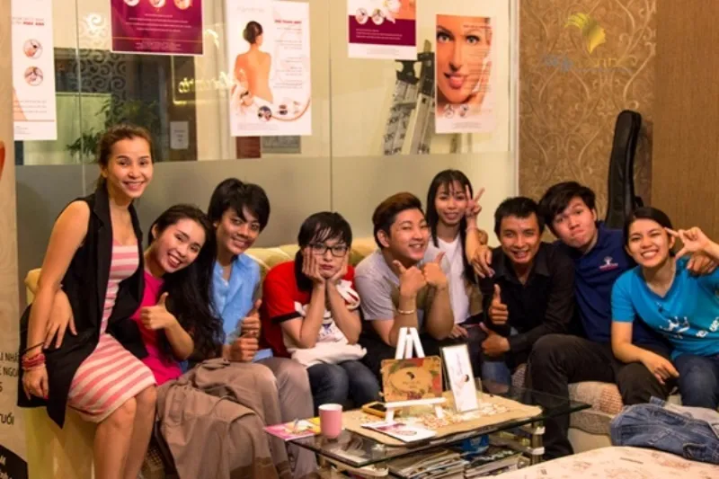 Xúc động clip “Vẻ đẹp hoàn hảo” của nhóm kịch Chuồn Chuồn Giấy ảnh 2 Xúc động clip “Vẻ đẹp hoàn hảo” của nhóm kịch Chuồn Chuồn Giấy ảnh 2