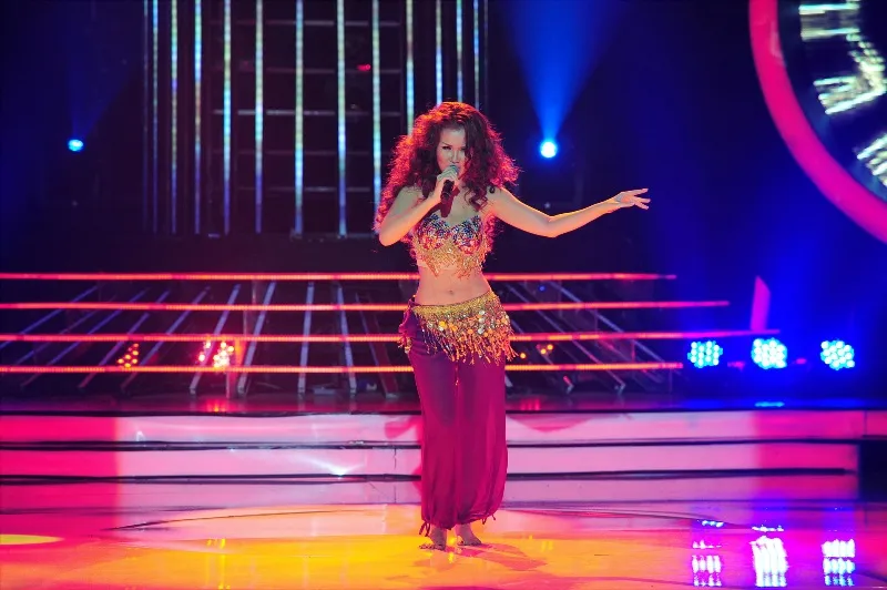 Hòa Minzy 'nổi loạn' cực giống Sơn Tùng M-TP ảnh 9