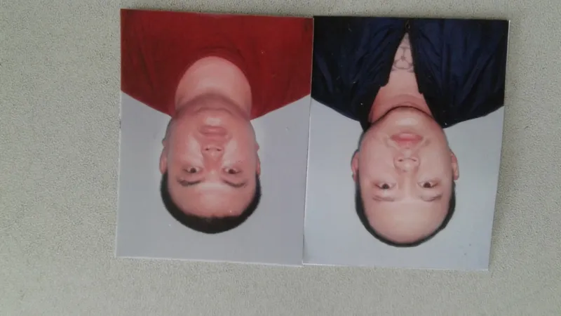 Băng nhóm do Trần Xuân Đức (áo đen) và Khưu Hồng Trọng (áo đỏ) cầm đầu. Hiện tại, Trọng đã bỏ trốn.