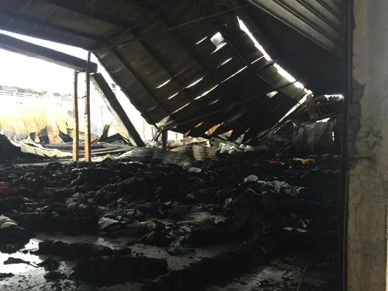 Cận cảnh hiện trường đổ nát sau vụ cháy nổ lớn ở Quận 9 ảnh 1