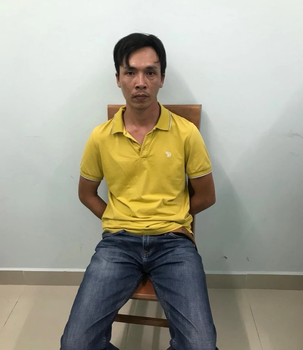 Thanh niên bị truy nã vào tiệm massage làm nhân viên ảnh 2