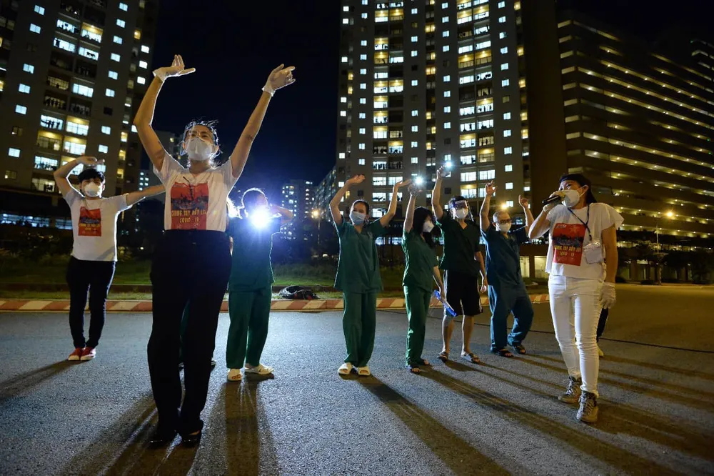 Nghẹn ngào nghe Trần Mạnh Tuấn thổi Saxophone ở bệnh viện dã chiến ảnh 5