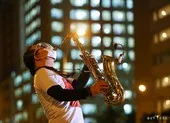 Trần Mạnh Tuấn ngồi xe lăn, hồi phục thần kì sau cơn đột quỵ ảnh 5 Nghệ sĩ saxophone Trần Mạnh Tuấn đã qua cơn nguy kịch