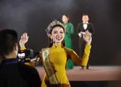 Hoa hậu Thùy Tiên hỗ trợ trẻ mồ côi do dịch COVID-19 ảnh 14 Hoa hậu Thuỳ Tiên bật khóc trước tình cảm của hàng ngàn khán giả tại SVĐ Phú Thọ