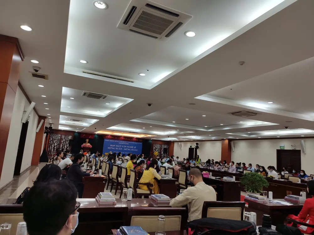 TP.HCM tri ân văn nghệ sĩ: ‘Văn nghệ sĩ bất chấp hiểm nguy xông vào tâm dịch’ ảnh 8