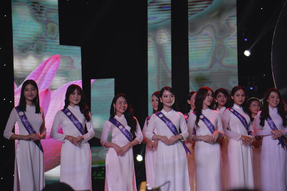 Nữ sinh 16 tuổi đăng quang 'Miss Teen International Việt Nam 2021' là ai? ảnh 2