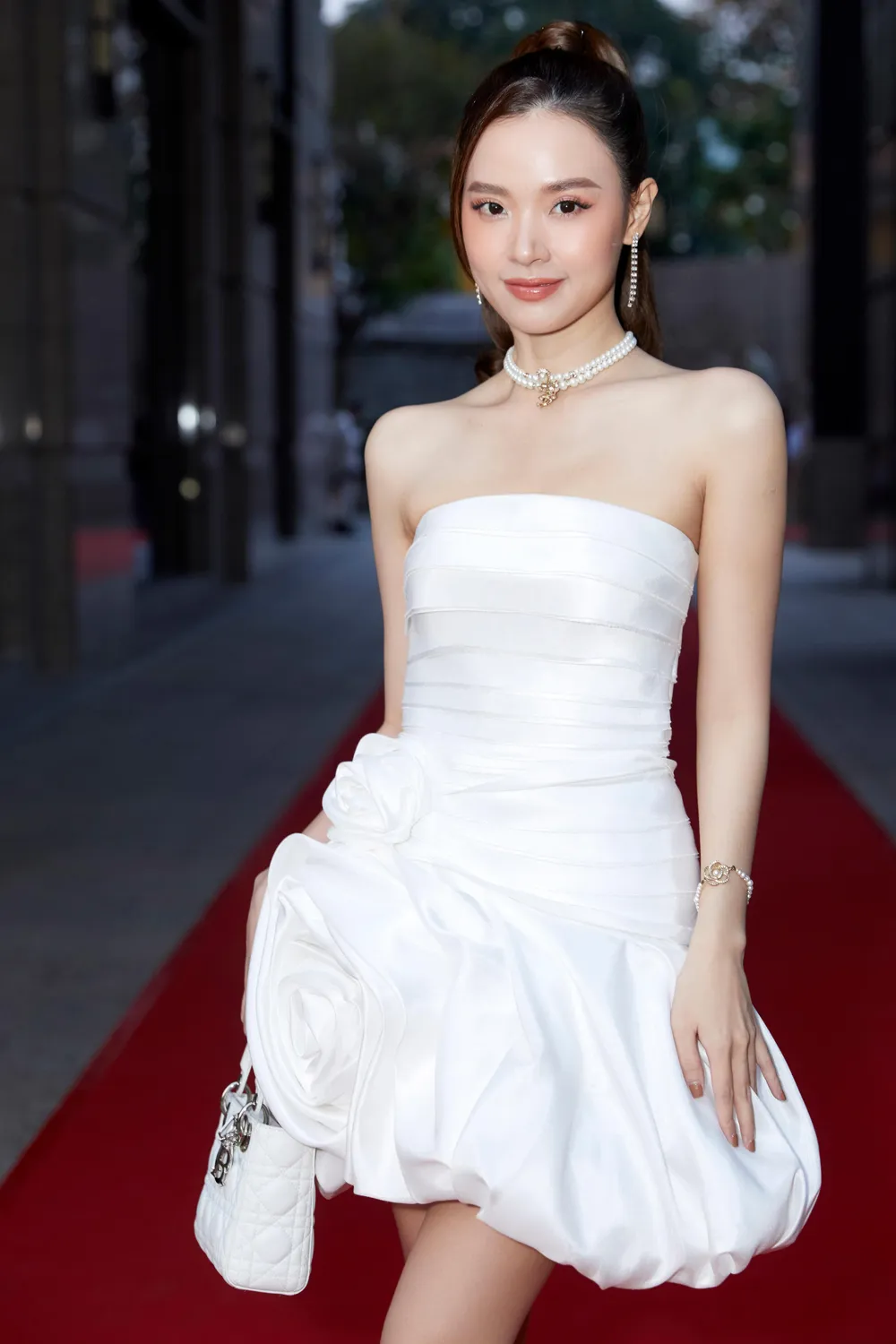 Midu vào vai người mẹ đơn thân lại siêu cool – ngầu, xinh đẹp, có chính kiến và hết mình vì công việc