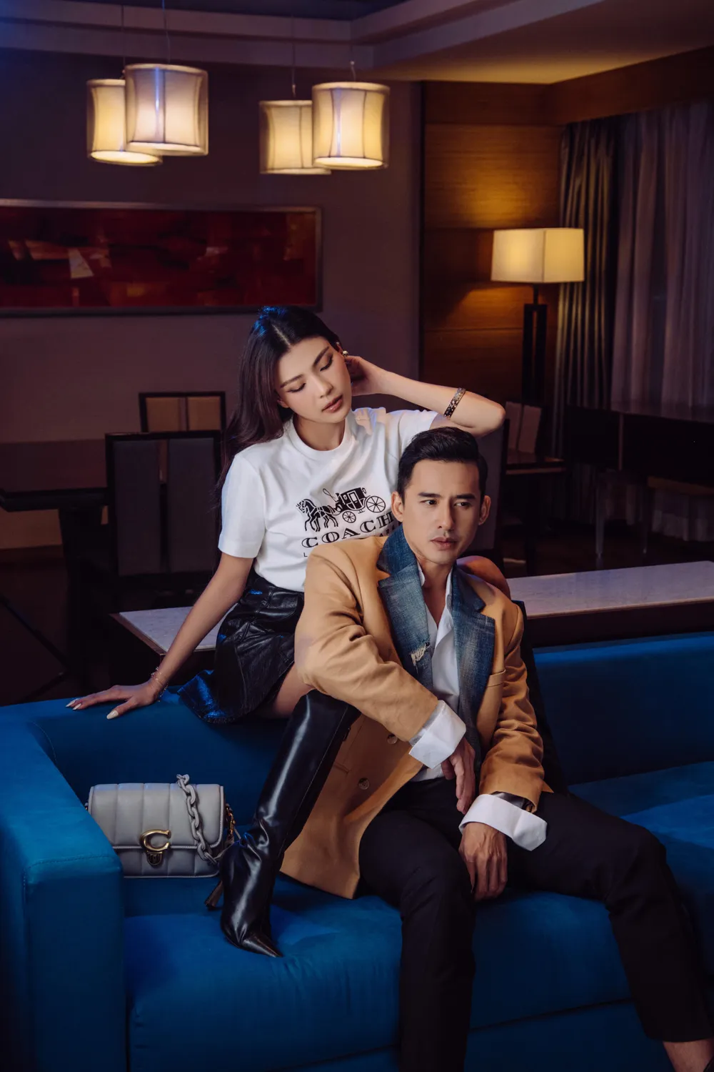 Nói về lý do không thực hiện bộ ảnh cưới ở biển hoặc ngoài trời, Thúy Diễm cho biết do cả hai đang vướng nhiều phim đang quay nên không thể đi xa được. Bên cạnh đó, cả hai mong muốn thay đổi không gian khác đi các bộ ảnh trước như ở studio hoặc ngoại cảnh. Ở đây, hai vợ chồng tái hiện một phần cuộc sống thường ngày và cùng thăng hoa trong hôn nhân