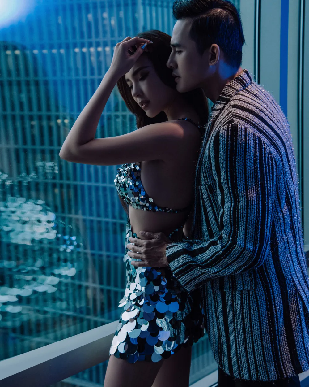 Để kỷ niệm 6 năm ngày cưới, Lương Thế Thành và Thúy Diễm thực hiện bộ ảnh tình tứ, thể hiện sinh hoạt thường ngày