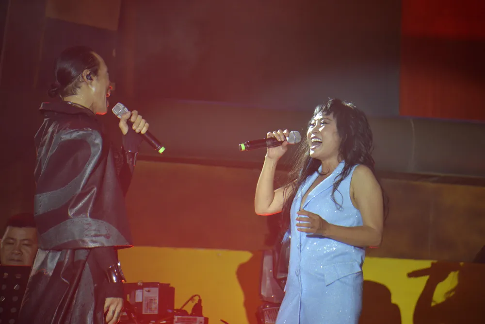 Phương Thanh song ca cùng Phạm Anh Khoa trong ca khúc Chờ người nơi ấy. Ảnh: NGUYỄN TRÀ Phương Thanh song ca cùng Phạm Anh Khoa trong ca khúc Chờ người nơi ấy. Ảnh: NGUYỄN TRÀ