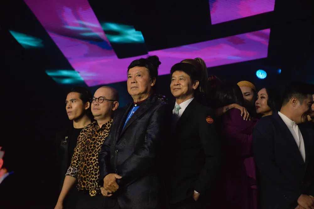 Nghệ sĩ Quốc Bảo, Thái Châu cùng hơn 80 nghệ sĩ đến vui cùng Đàm Vĩnh Hưng. Ảnh: NGUYỄN TRÀ