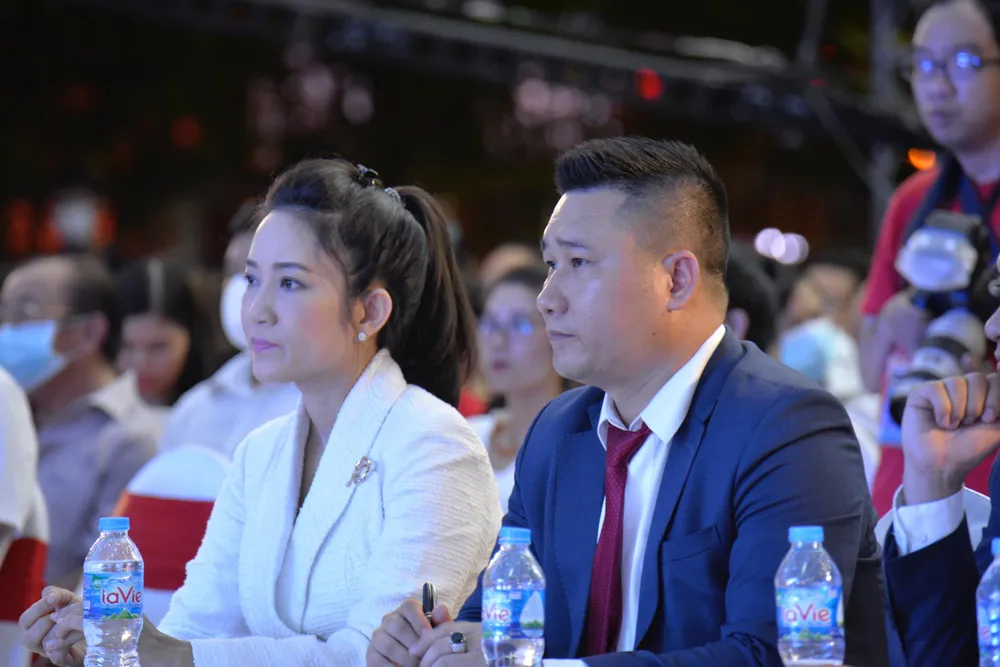 NSƯT Thanh Thúy - Phó Giám đốc Sở VH-TT TP HCM và ông Nguyễn Văn Quý - Phó tổng giám đốc Công ty cổ phần Mạng xã hội Du lịch Hahalolo. ẢNH: NGUYỄN TRÀ