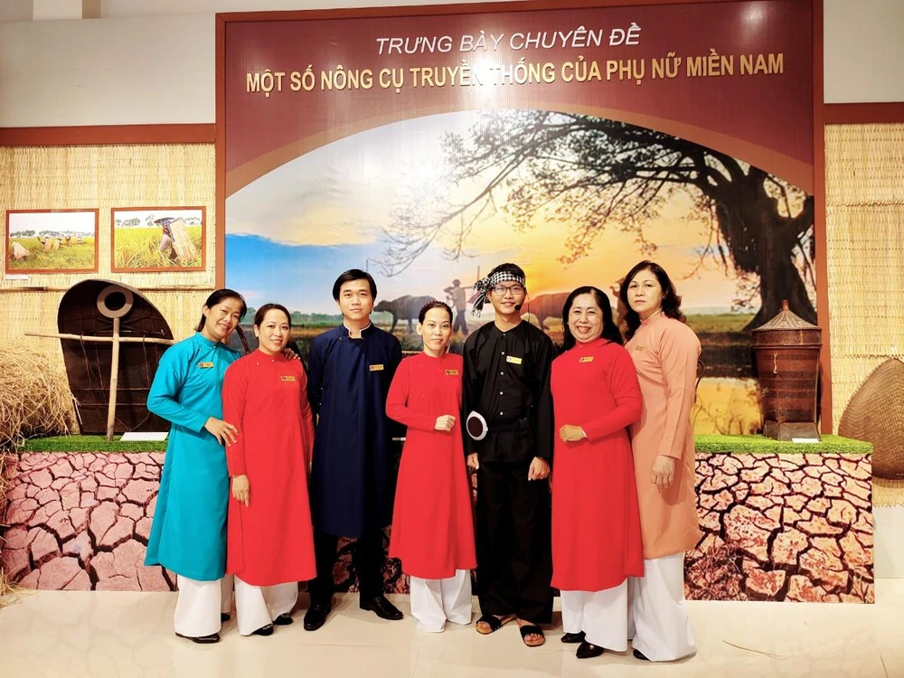 Cán bộ, nhân viên Bảo tàng Phụ nữ Nam Bộ đến từ sáng sớm. Ảnh: NGUYỄN TRÀ