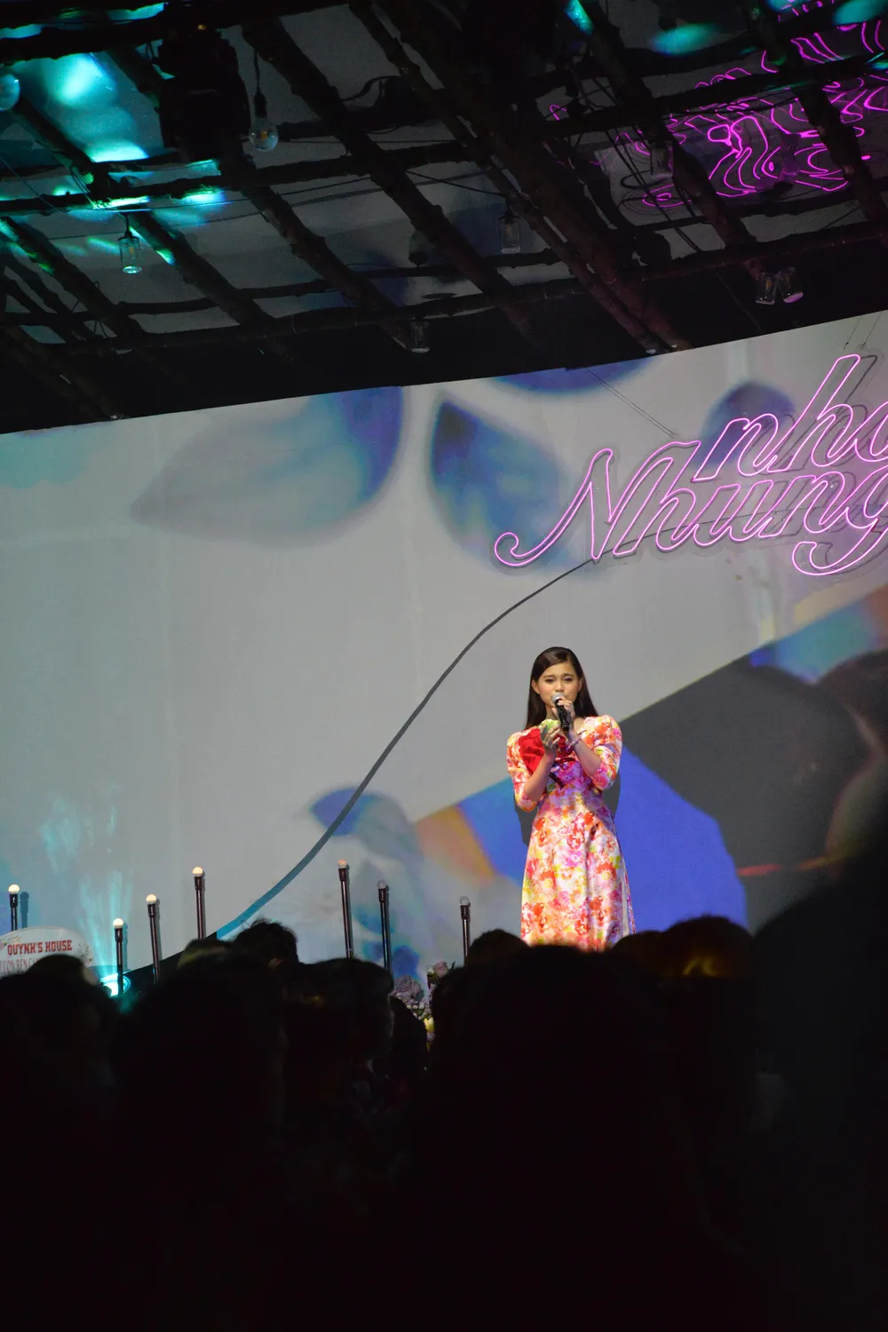 Tuyết Nhung con nuôi nghệ sĩ Phi Nhung