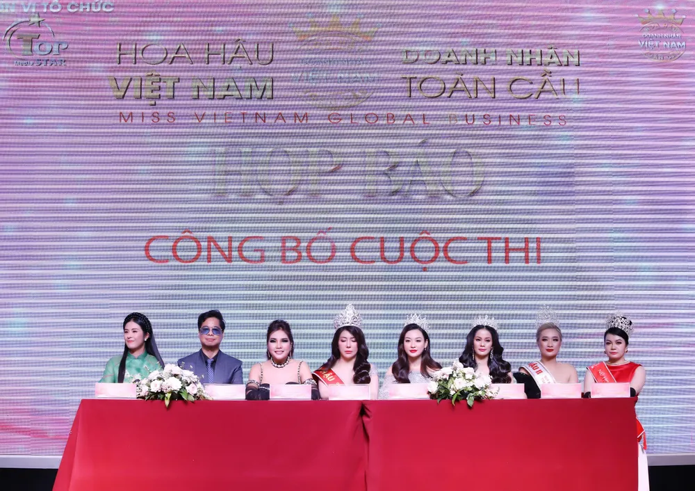 Nhiều câu hỏi được giải đáp trực tiếp tại họp báo.