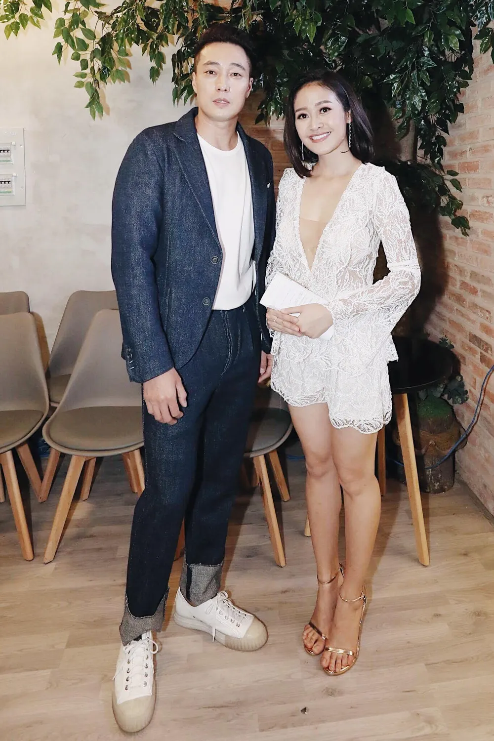 MC Phí Linh cùng tài tử So Ji Sub phim Giày thuỷ tinh MC Phí Linh cùng tài tử So Ji Sub phim Giày thuỷ tinh