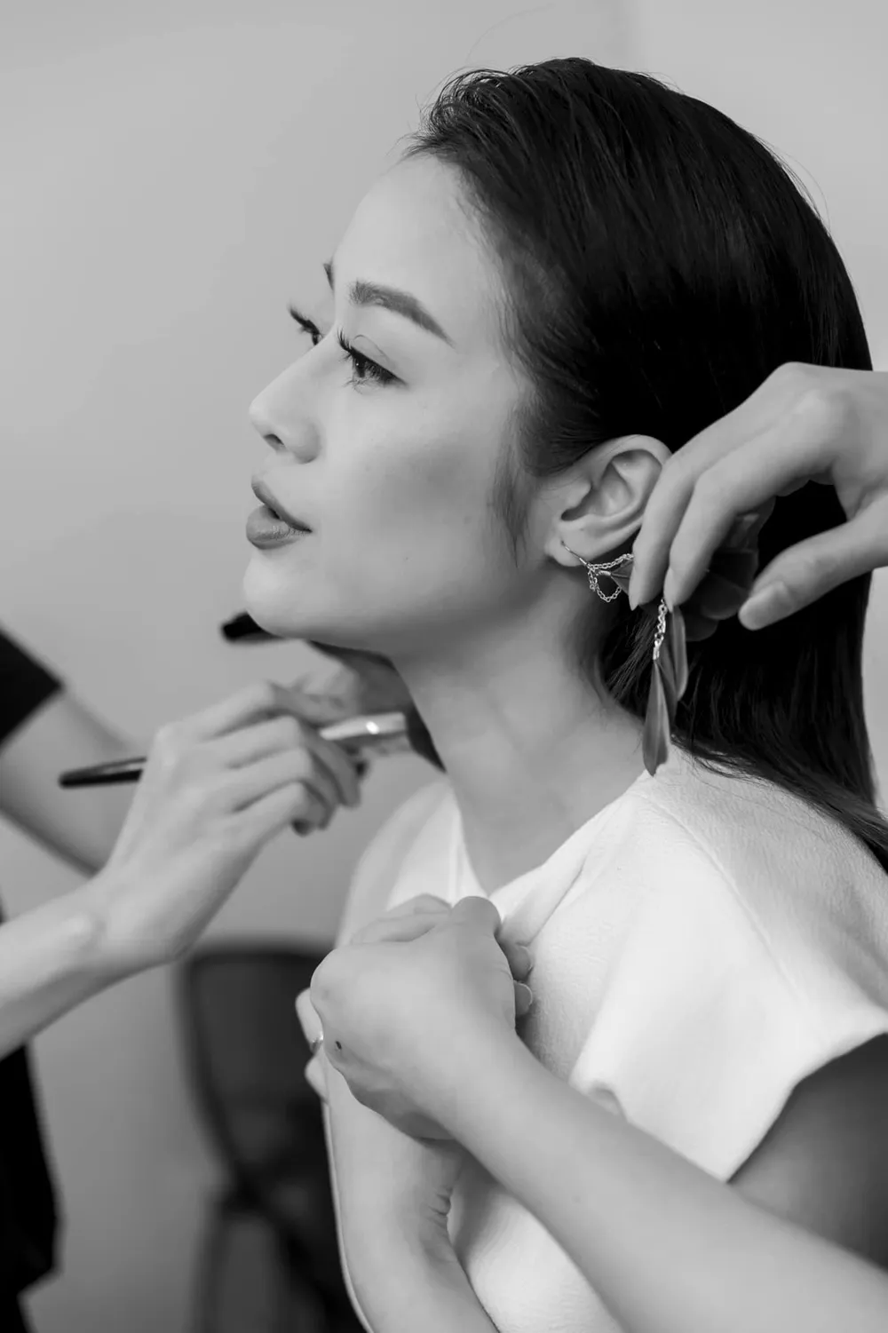 Tác phong chuyên nghiệp, sự duyên dáng của MC Phí Linh giúp cô ghi điểm Tác phong chuyên nghiệp, sự duyên dáng của MC Phí Linh giúp cô ghi điểm