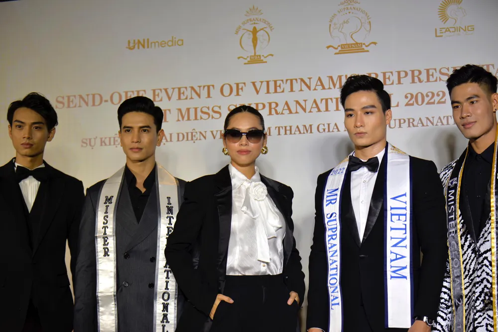 Á hậu Vũ Hoàng My đọ nam tính cùng dàn mỹ nam