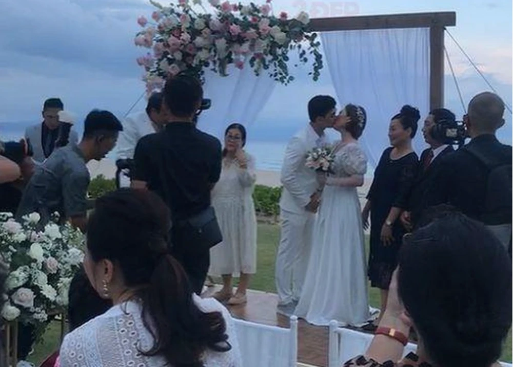 Những hình ảnh về đám cưới của nam diễn viên khiến nhiều người bất ngờ.