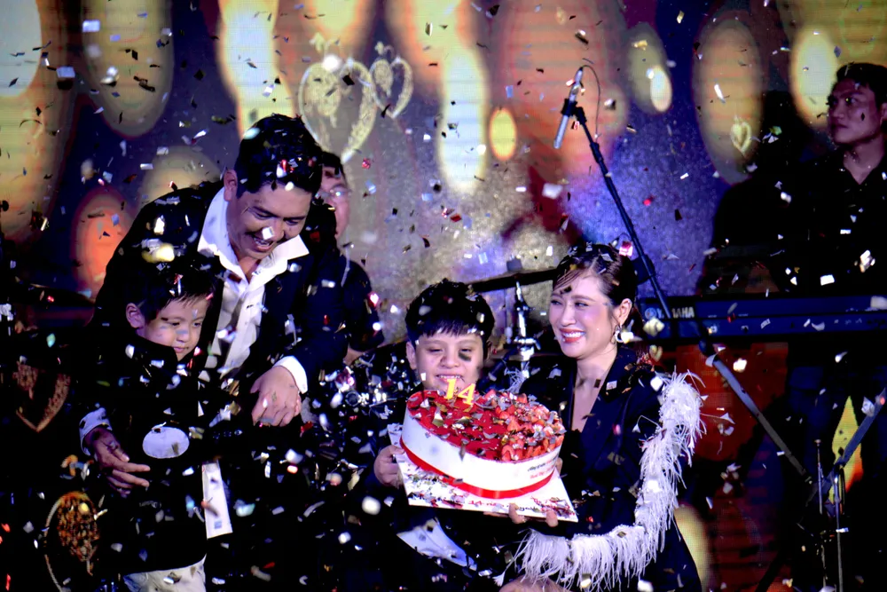 Hai thiên thần nhỏ trong lễ kỉ niệm 14 năm ngày cưới của Đức Thịnh- Thanh Thúy. Ảnh: NGUYỄN TRÀ