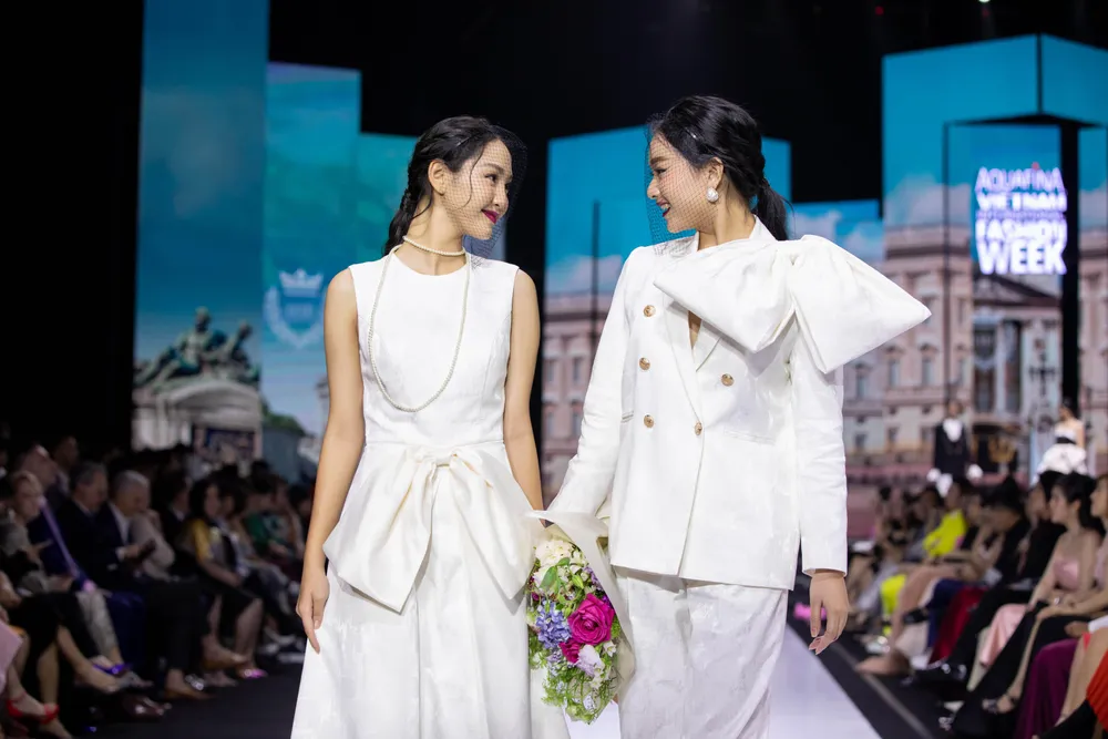 Thiết kế phối màu trắng đen nổi bật trong BST _Delicate Divine