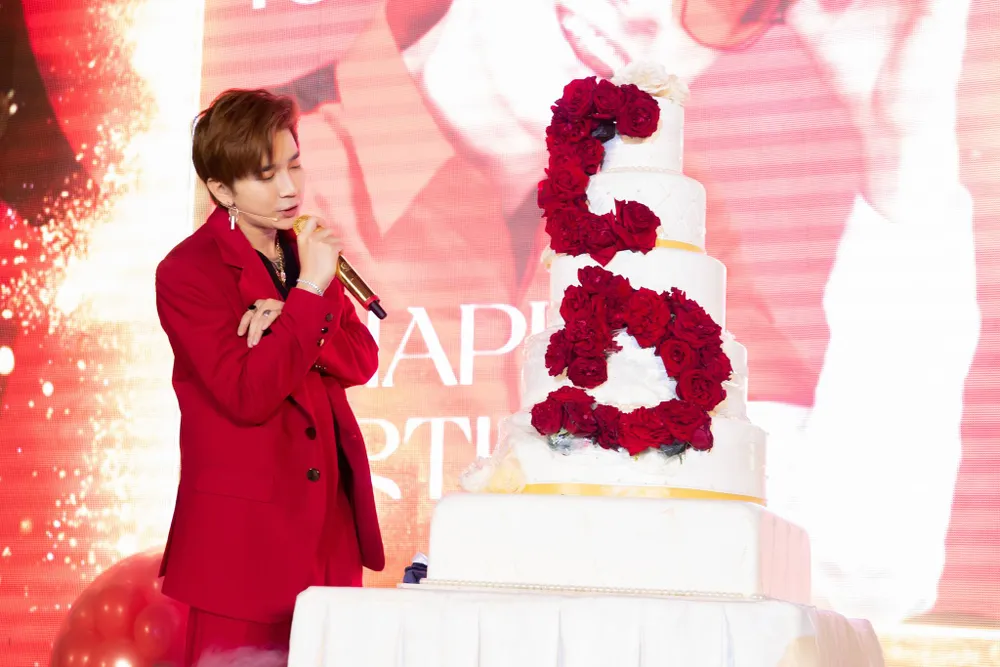 Chi Dân tổ chức sinh nhật tuổi 33 và kỷ niệm 10 năm ca hát. Ảnh: PHƯƠNG NAM Chi Dân tổ chức sinh nhật tuổi 33 và kỷ niệm 10 năm ca hát. Ảnh: PHƯƠNG NAM