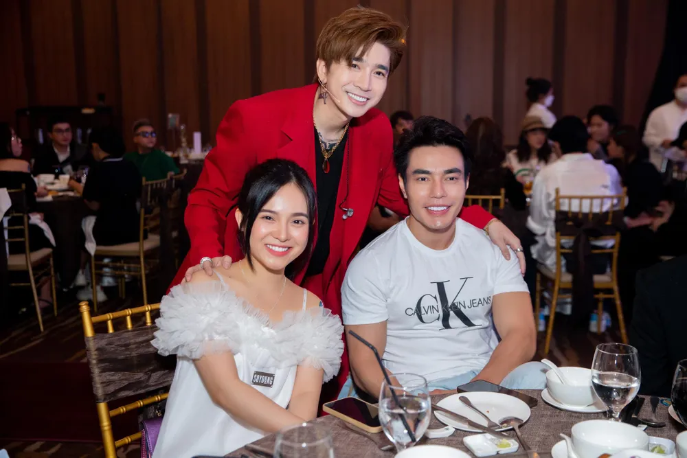 Lê Dương Bảo Lâm chúc mừng Chi Dân Lê Dương Bảo Lâm chúc mừng Chi Dân