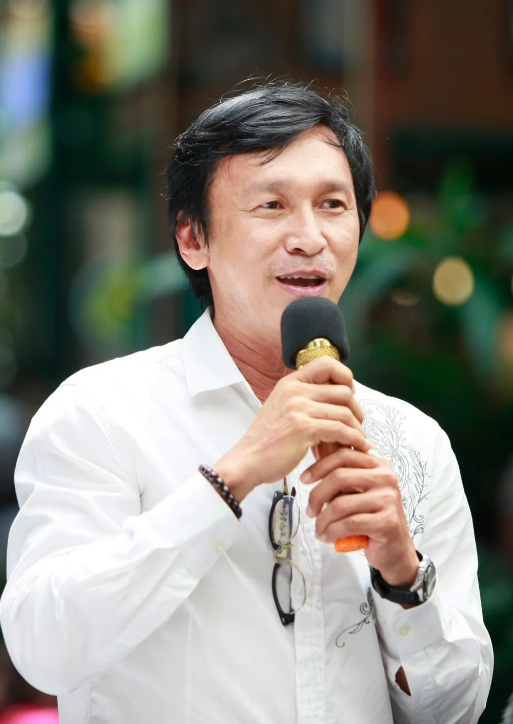 Nhà văn - thầy giáo Trần Tùng Chinh từ An Giang lên TPHCM tham dự cùng các bạn văn trong tủ sách Tuổi mới lớn