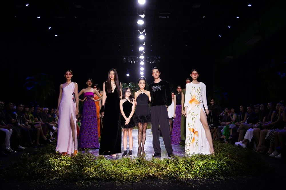 Đêm thời trang để lại nhiều ấn tượng, cảm xúc trong lòng những người tham gia.