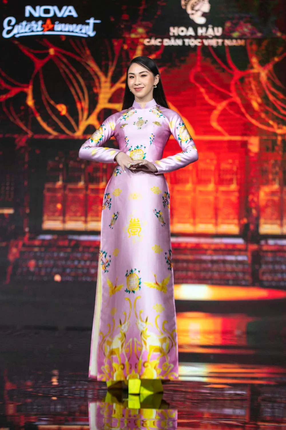 Đào Phương Quỳnh cô gái dân tộc Tày từng đăng quang Hoa khôi nữ sinh tài năng duyên dáng tỉnh Tuyên Quang 2019. Theo hồ sơ, Phương Quỳnh là Thủ khoa đầu vào của Học viện Toà án năm 2021.