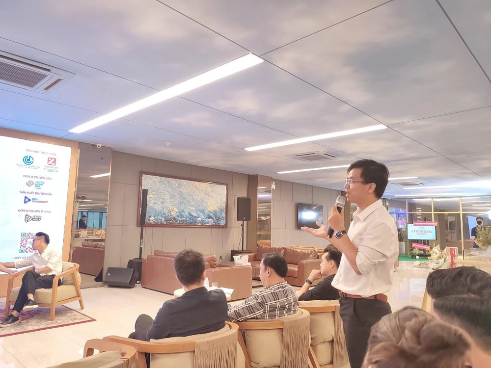 Thầy giáo 9x Nguyễn Thái Dương chia sẻ tại chương trình Thầy giáo 9x Nguyễn Thái Dương chia sẻ tại chương trình