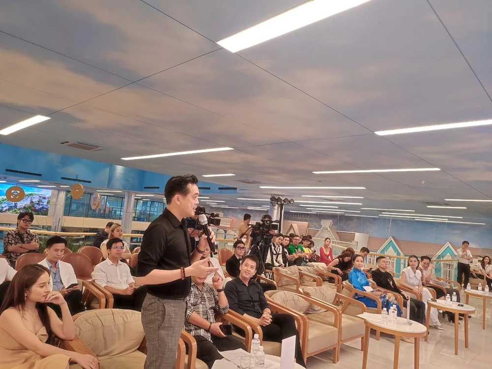 Nhạc sĩ Dương Khắc Linh là nhân tố bí ẩn tại chương trình âm nhạc đặc biệt này Nhạc sĩ Dương Khắc Linh là nhân tố bí ẩn tại chương trình âm nhạc đặc biệt này