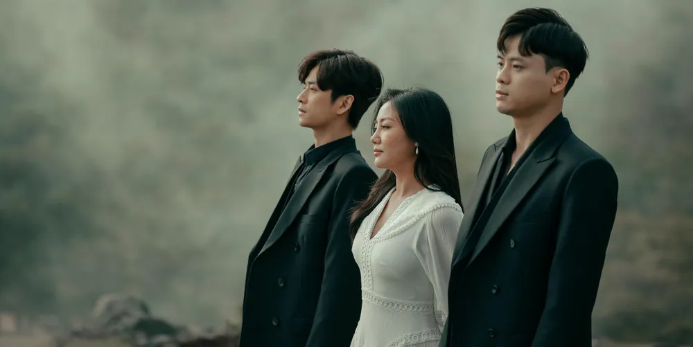 Văn Mai Hương cùng hai nam diễn viên: Trần Nghĩa và Trần Doãn Hoàng trong MV. Ảnh: NTT