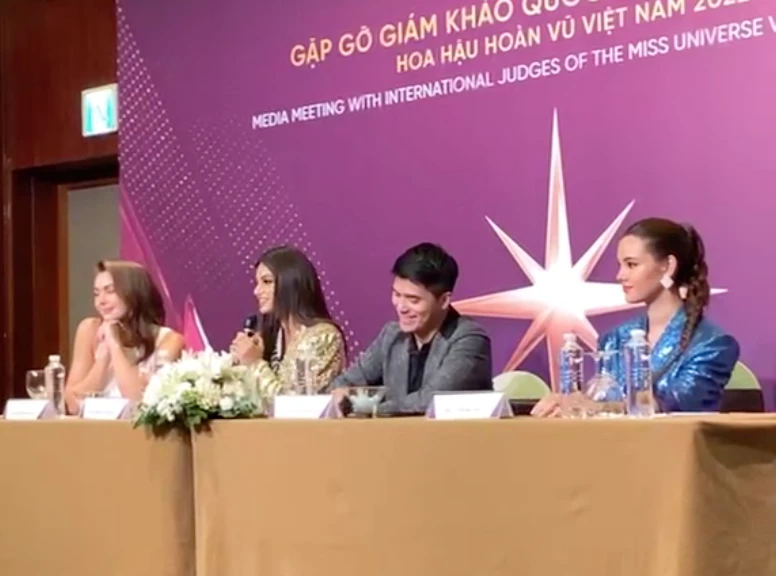 Chương trình gặp gỡ giám khảo quốc tế đêm chung kết Hoa hậu Hoàn vũ Việt Nam. Ảnh: chụp màn hình