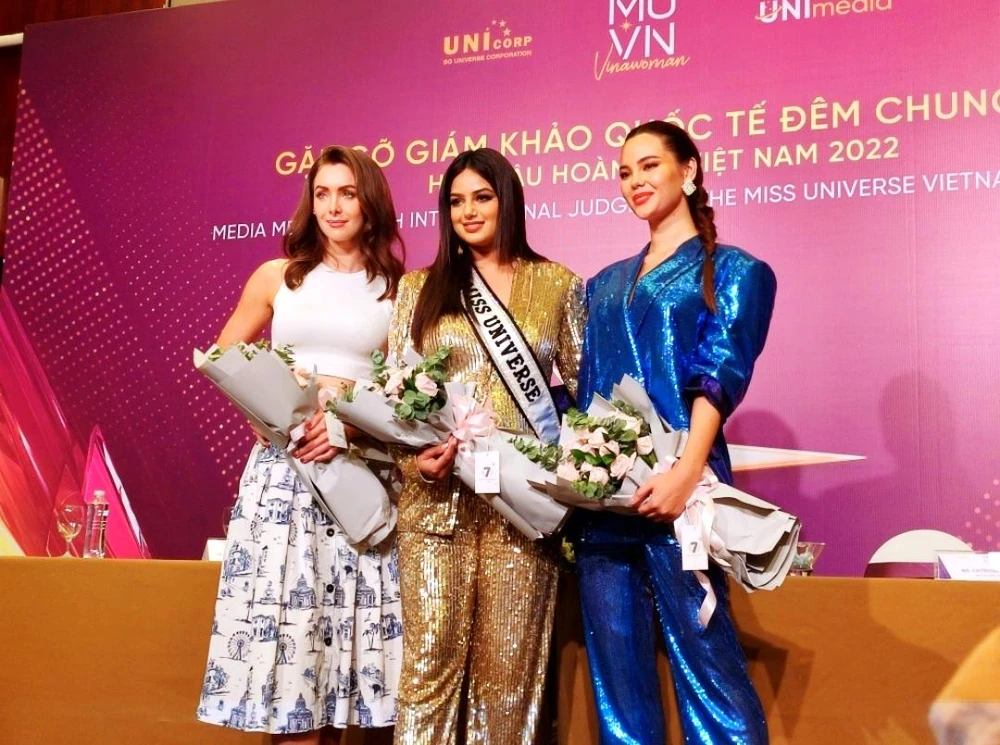 Hoa hậu Catriona Gray, Hoa hậu Natalie Glebova và Hoa hậu Harnaaz Sandhu là 3 giám khảo quốc tế đêm chung kết Hoa hậu Hoàn vũ Việt Nam 2022. Ảnh: NGUYỄN TRÀ