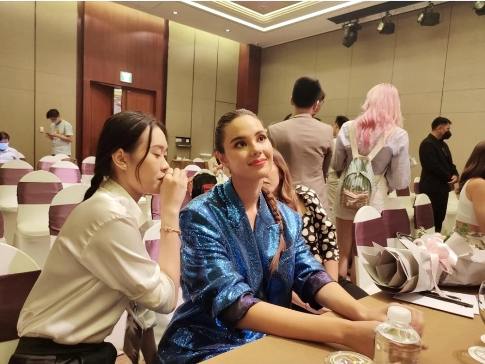 Catriona Gray trả lời phỏng vấn báo chí. Ảnh: NGUYỄN TRÀ