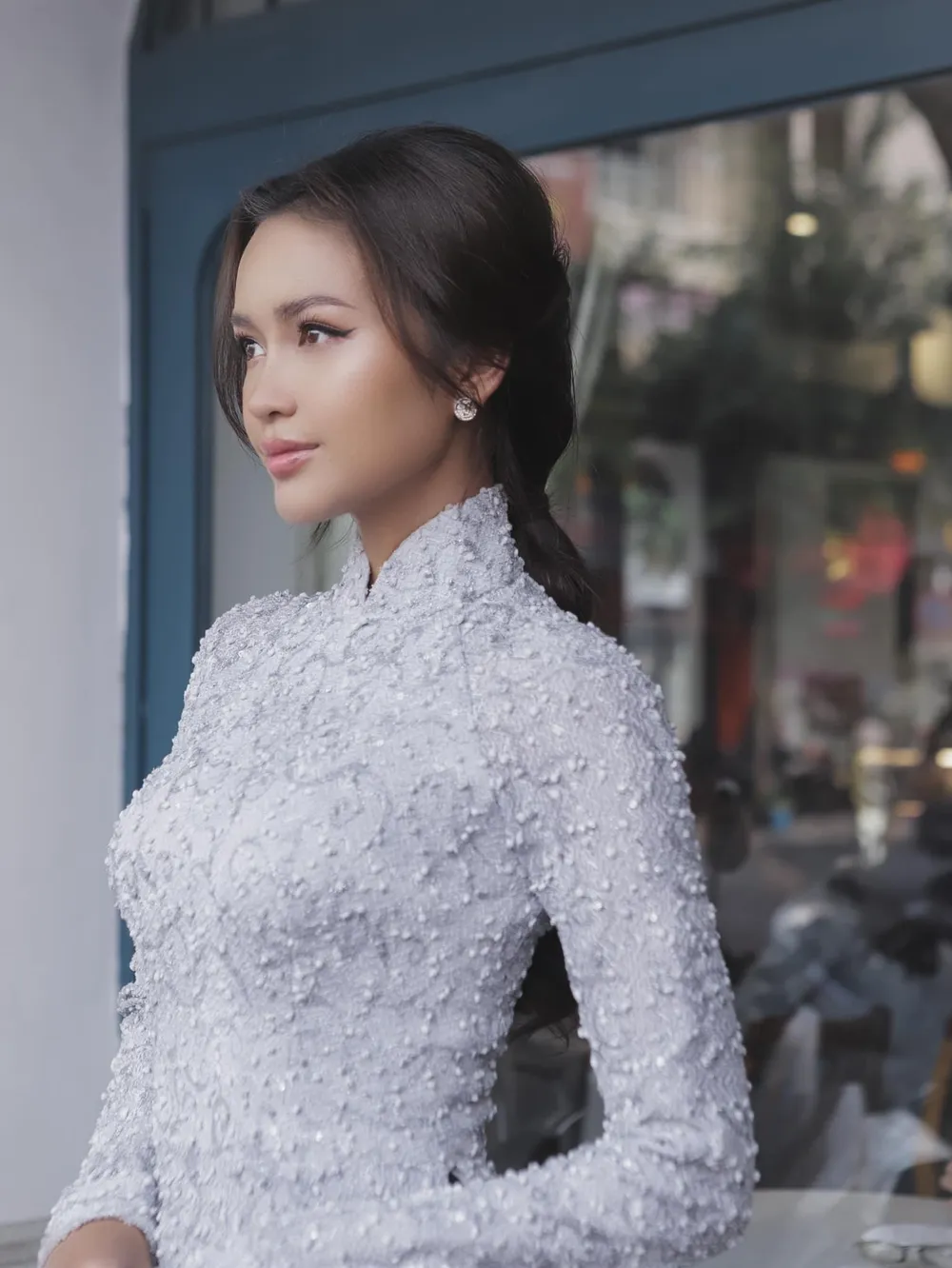 Ngọc Châu nền nã duyên dáng trong trang phục áo dài Ngọc Châu nền nã duyên dáng trong trang phục áo dài