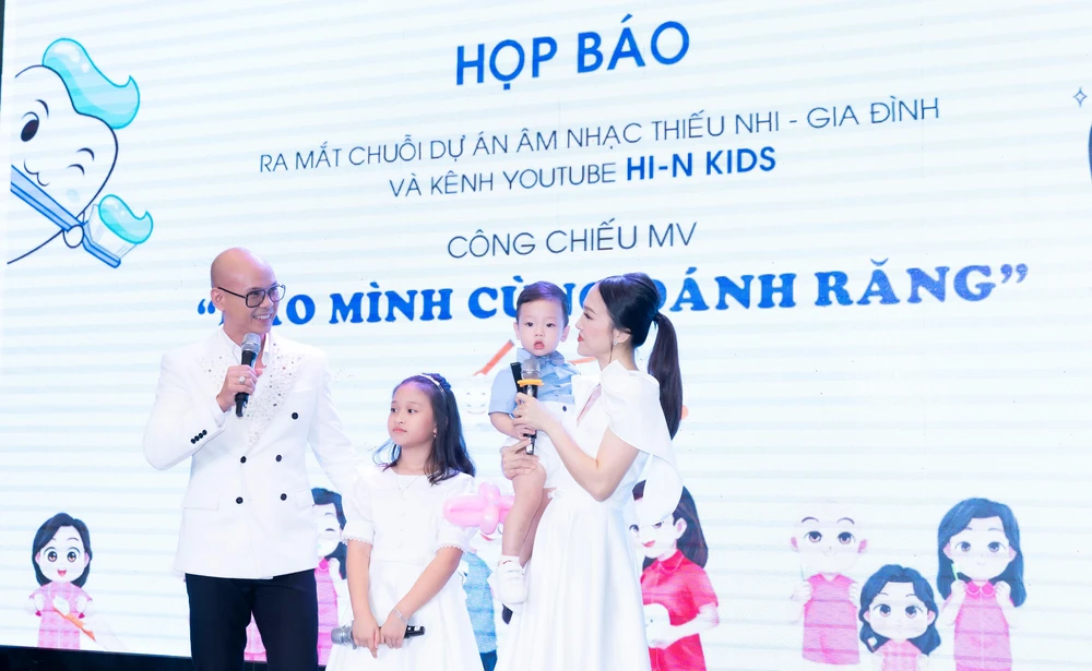 Gia đình nhỏ của ca sĩ Phan Đinh Tùng. Ảnh: TUẤN VÕ Gia đình nhỏ của ca sĩ Phan Đinh Tùng. Ảnh: TUẤN VÕ