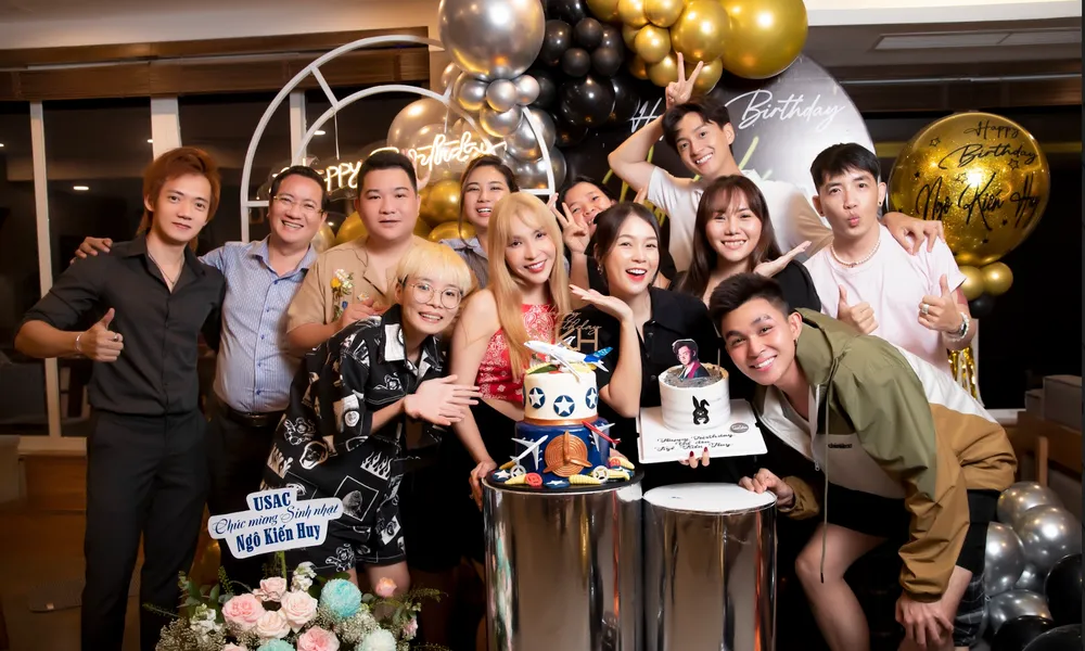 Ngô Kiến Huy ‘hú hồn’ vì được nhóm bạn thân làm tiệc sinh nhật bất ngờ ảnh 5