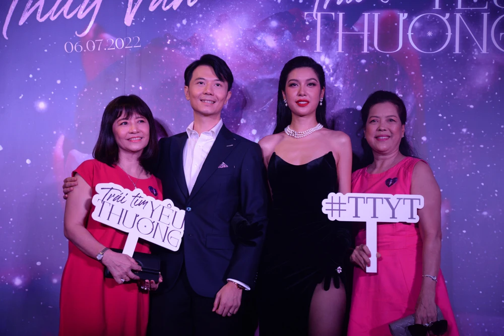 Thúy Vân khóc trong ngày ra mắt MV ‘Trái tim yêu thương’ ảnh 1