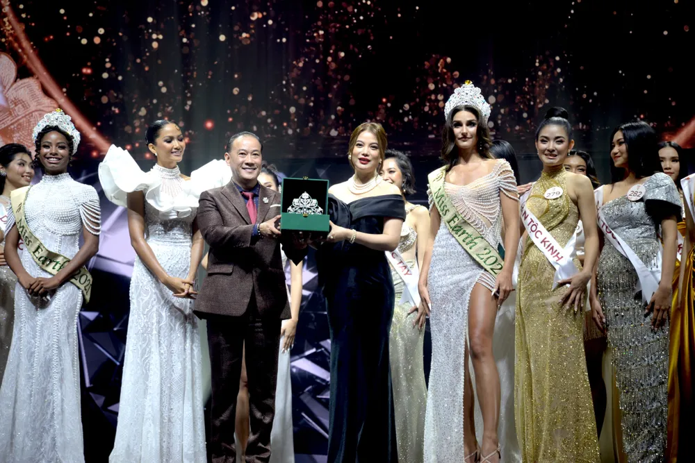 Vương miện Hoa hậu các Dân tộc Việt Nam từ 54 viên ngọc trai rực rỡ ảnh 1