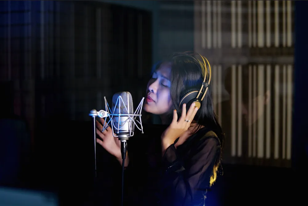 Sau 4 năm ở ẩn, Linh Cáo trở lại kể lại câu chuyện yêu xa không thành trong ca khúc &quot;Anh ơi có biết&quot;