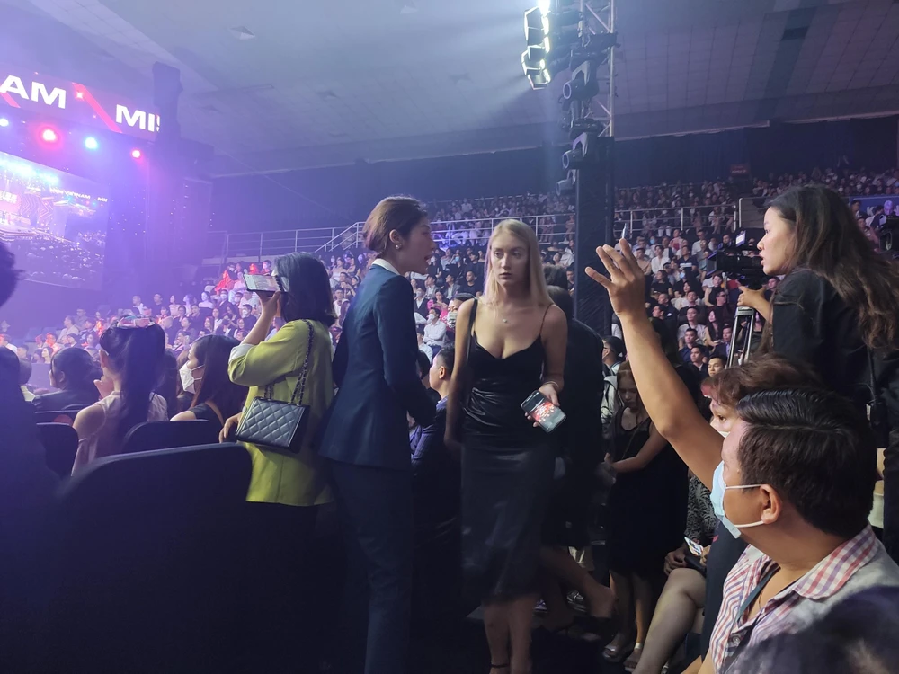 Bức xúc vì không có chỗ ngồi ở chung kết Hoa hậu Thể thao Việt Nam ảnh 3