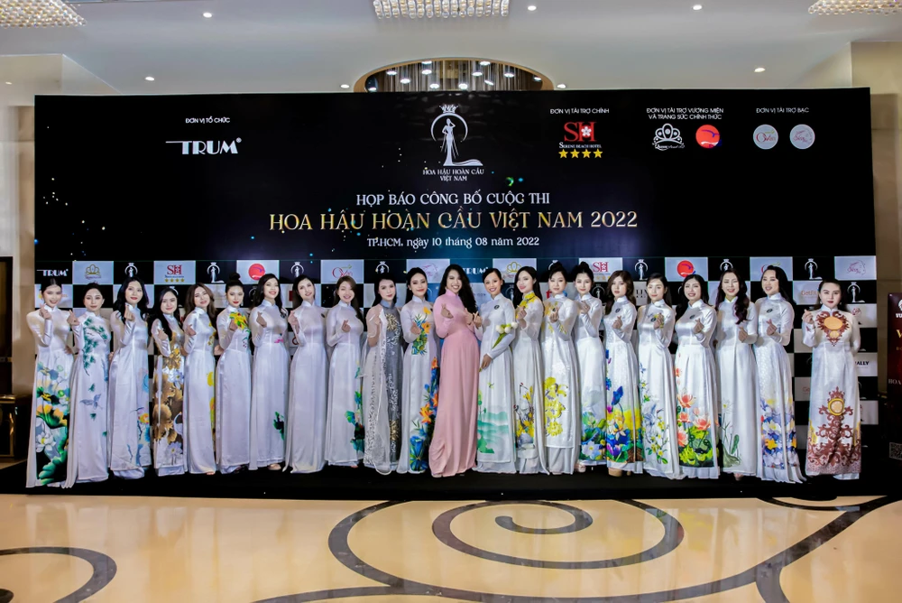 Thí sinh Hoa hậu Hoàn cầu Việt Nam duyên dáng trong trang phục áo dài. Thí sinh Hoa hậu Hoàn cầu Việt Nam duyên dáng trong trang phục áo dài.