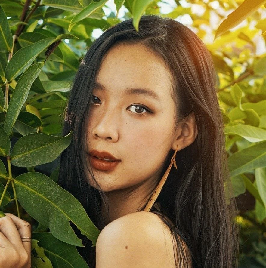 Bảo Ngọc tự tin bản lĩnh, khả năng thuyết trình song ngữ khá tốt. Cô đạt chứng chỉ IELTS 8.0