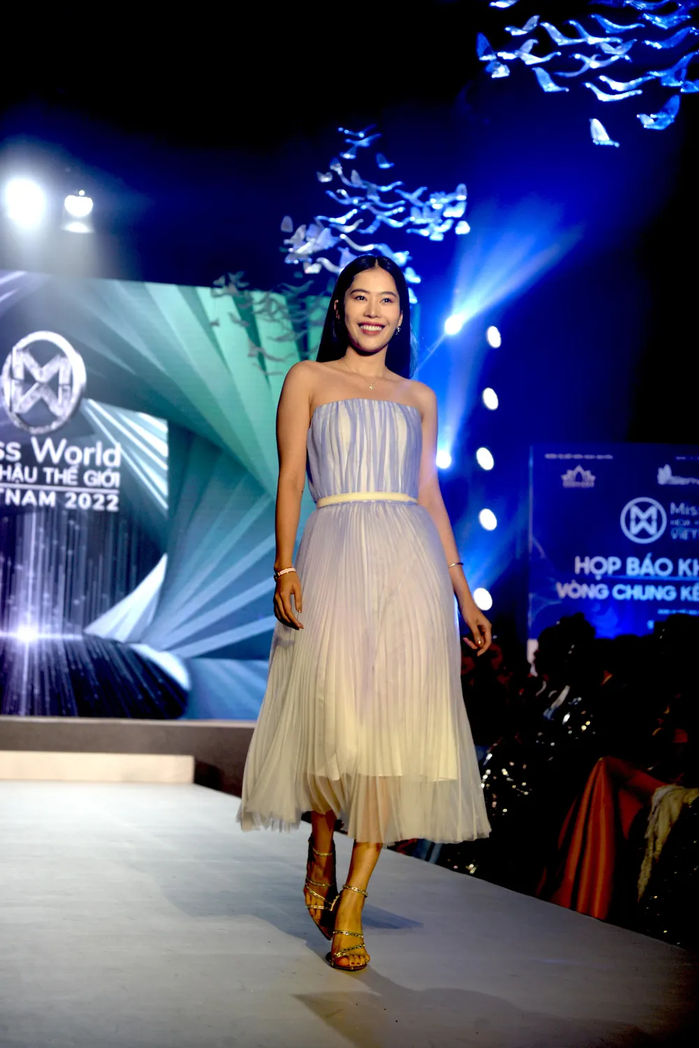 Lý do Nam Em khóc nức nở tại chung kết Miss World Vietnam ảnh 3 Lý do Nam Em khóc nức nở tại chung kết Miss World Vietnam ảnh 3