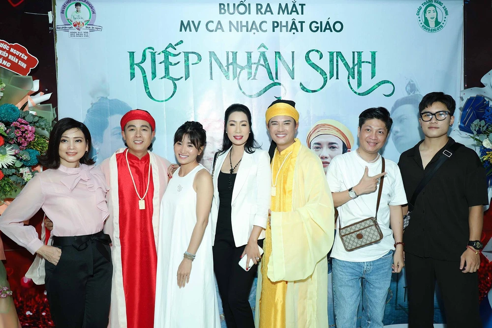 Đông đảo nghệ sĩ chúc mừng Hòa Hiệp, Bá Thắng ra mắt MV ‘Kiếp nhân sinh’ ảnh 3