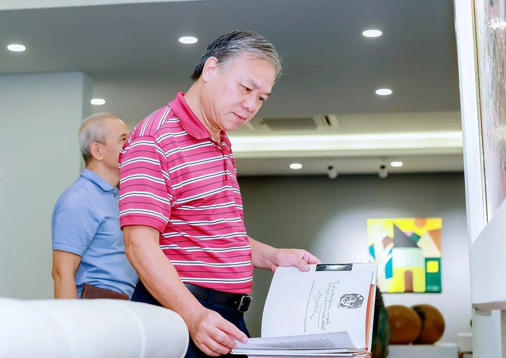 Hoạ sĩ sơn mài Công Quốc Hà: ‘Tôi yêu Hà Nội’ ảnh 6