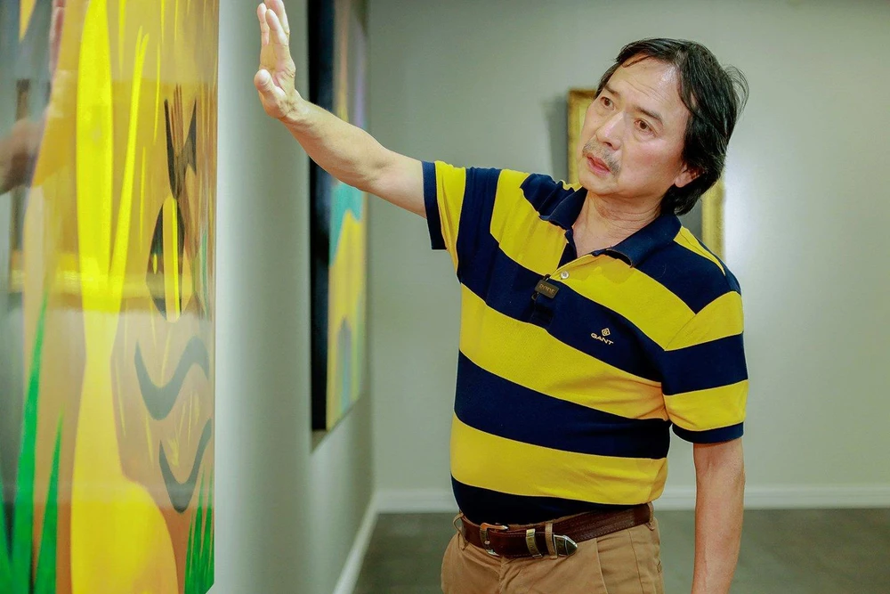 Hoạ sĩ Công Quốc Hà người nặng lòng với tình yêu Hà Nội. Ảnh: TT