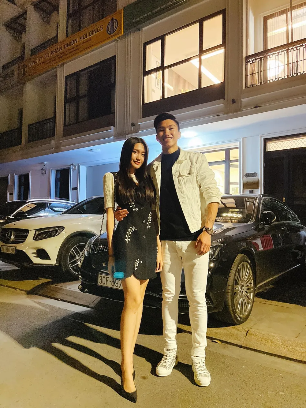 Theo tìm hiểu, Đoàn Văn Hậu và Doãn Hải My đã bên nhau một khoảng thời gian dài, nhiều bạn bè biết nhưng bây giờ cả hai mới chính thức công khai Theo tìm hiểu, Đoàn Văn Hậu và Doãn Hải My đã bên nhau một khoảng thời gian dài, nhiều bạn bè biết nhưng bây giờ cả hai mới chính thức công khai